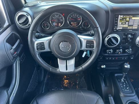 Used 2017 Jeep Wrangler Unlimited Rubicon image 26