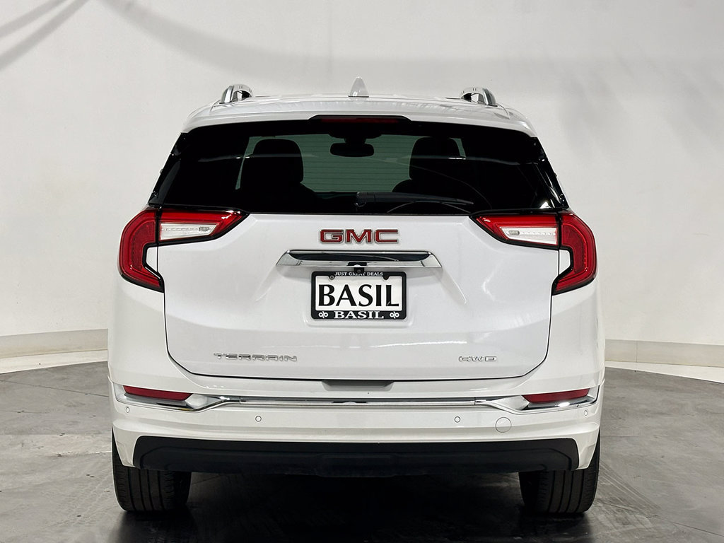 Used 2024 GMC Terrain Denali w/ Denali Premium Package AWD/4WD image 12