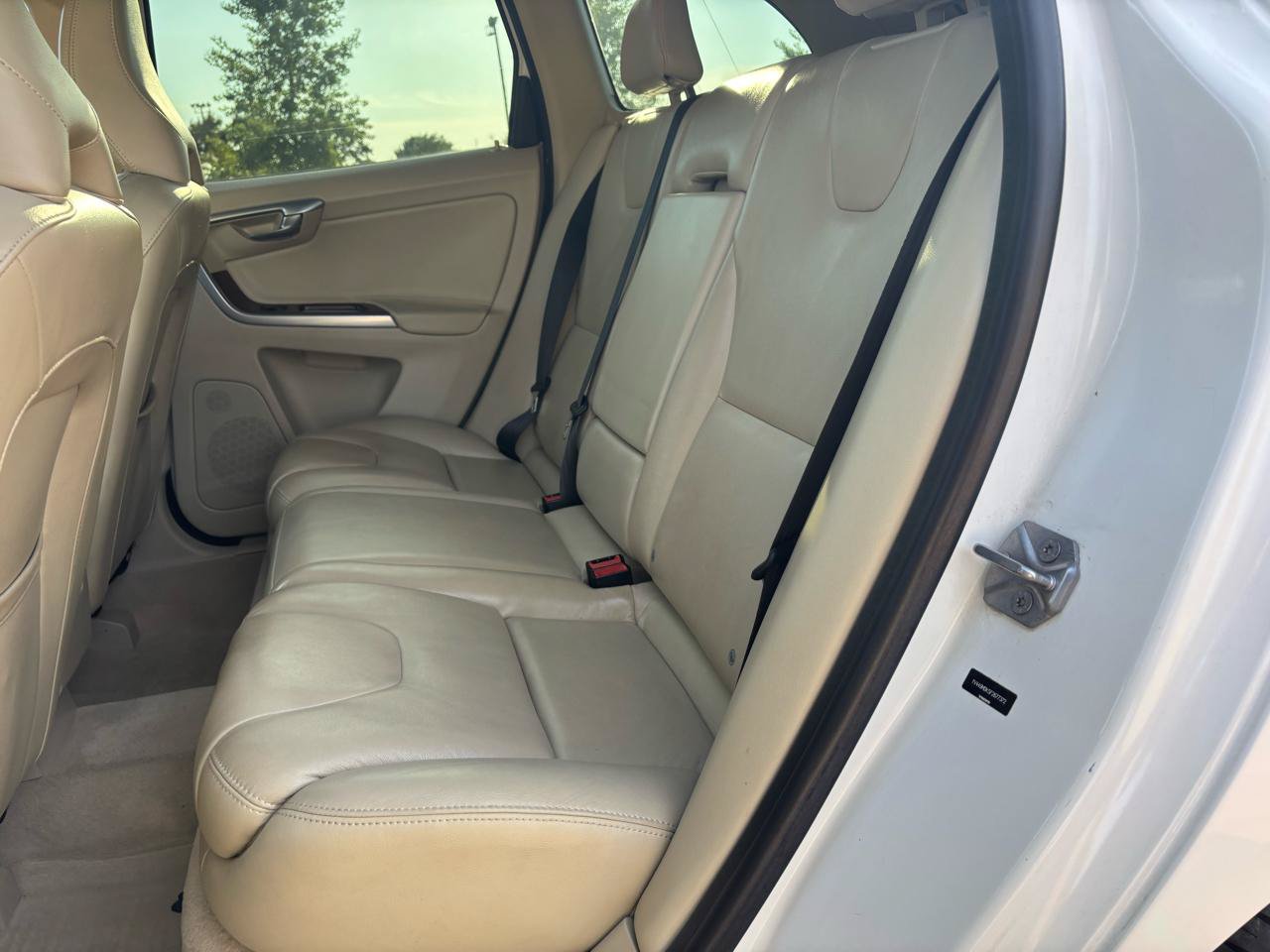 Used 2015 Volvo XC60 T6 w/ Proximity Package FWD image 7