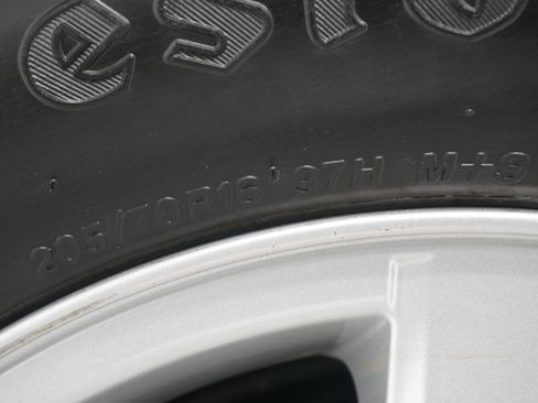 Used 2020 Chevrolet Trax LT w/ LT Convenience Package image 24