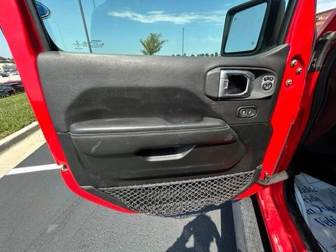 Used 2020 Jeep Wrangler Unlimited Sahara w/ Dual Top Group AWD/4WD image 23