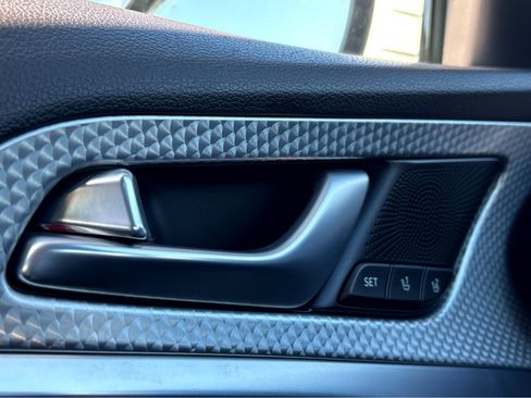 Used 2023 Genesis G70 2.0T w/ Sport Prestige Package image 32