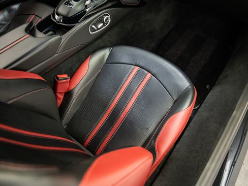 Used 2019 Aston Martin V8 Vantage Coupe RWD image 15
