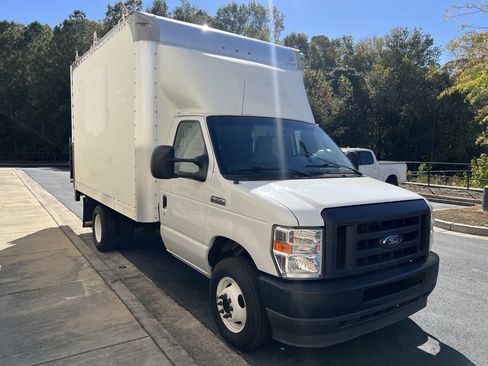 Used 2021 Ford E-350 and Econoline 350 Super Duty w/ Power Windows & Locks Group image 3