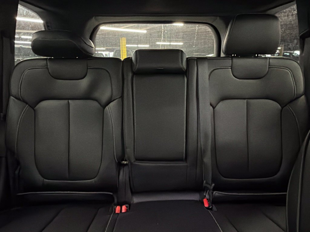 New 2027 Jeep Grand Cherokee Limited RWD image 16