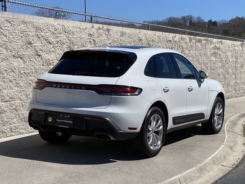Certified 2025 Porsche Macan image 7