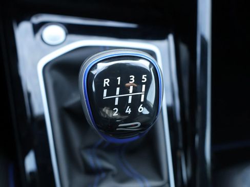 Certified 2024 Volkswagen Golf R image 30