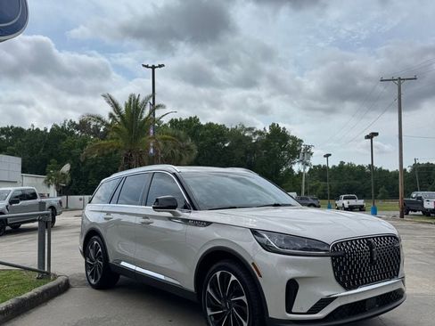 Used 2025 Lincoln Aviator Reserve w/ Equipment Group 201A AWD/4WD image 4