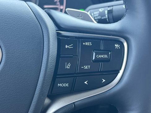 Used 2025 Lexus ES 300h w/ Premium Package FWD image 10