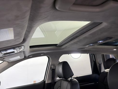Certified 2025 Kia Telluride SX Prestige AWD/4WD image 18