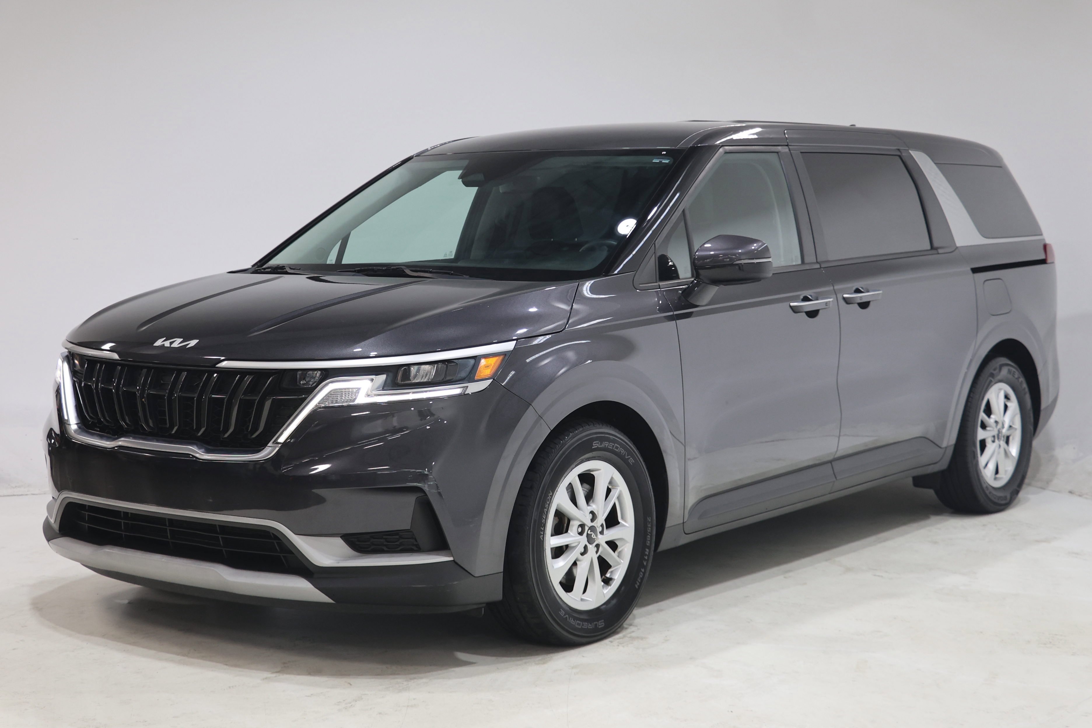 Used 2022 Kia Carnival LX FWD image 3