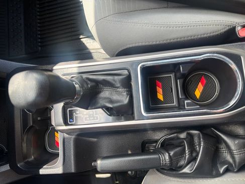 Used 2018 Toyota Tacoma SR5 AWD/4WD image 16