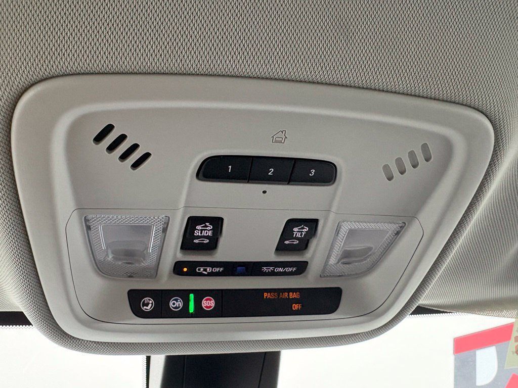 Used 2019 Chevrolet Traverse Premier w/ Driver Confidence II Package FWD image 31