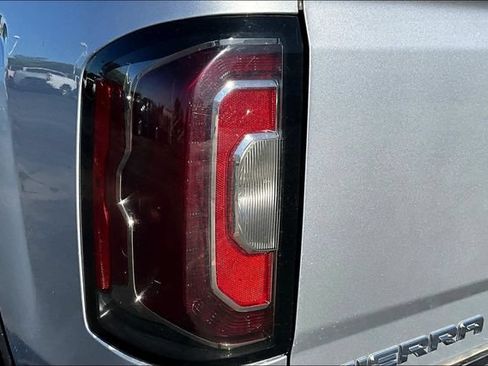 Used 2018 GMC Sierra 1500 Denali w/ Denali Ultimate Package AWD/4WD image 23