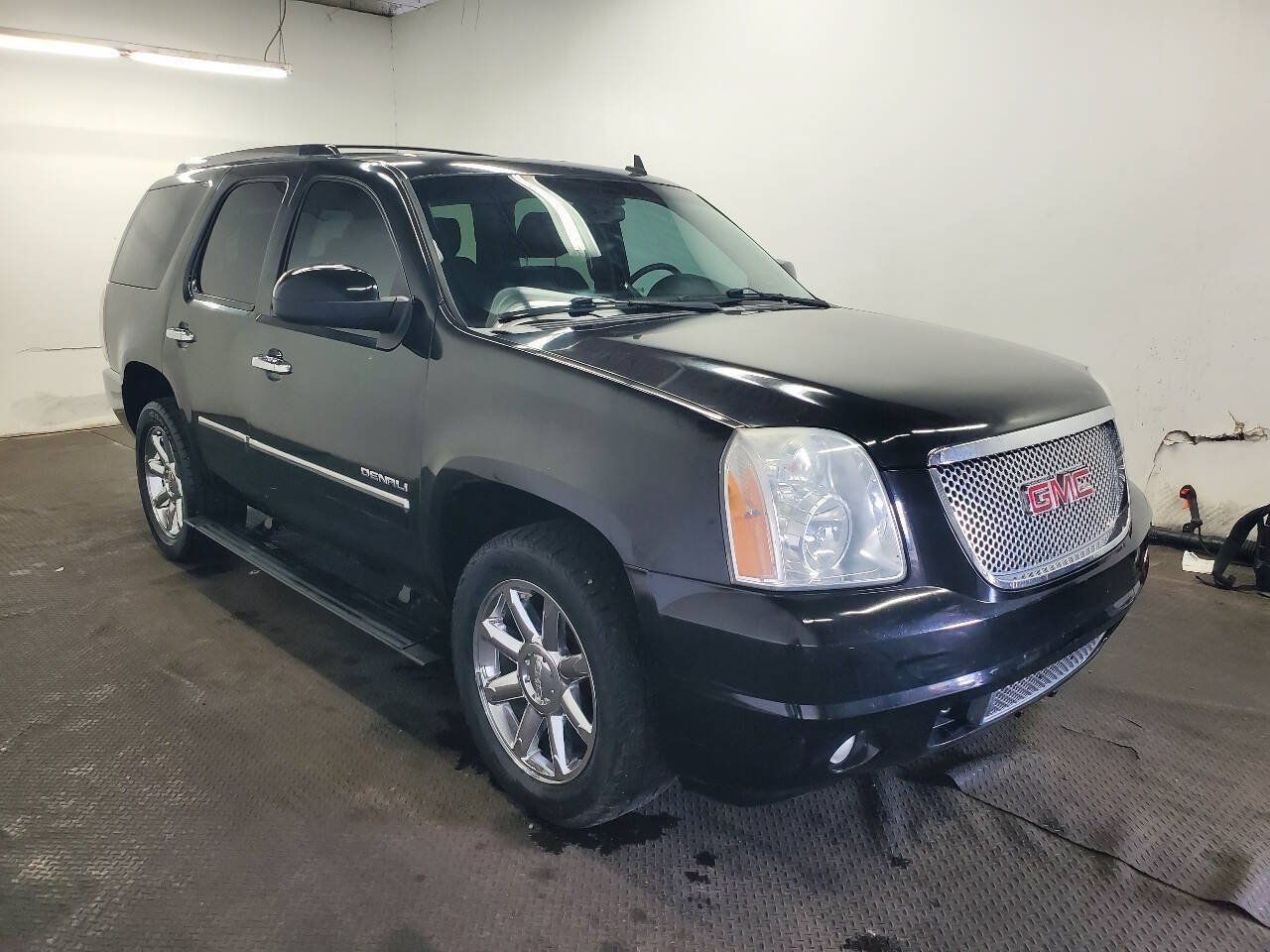 Used 2014 GMC Yukon Denali AWD/4WD image 3
