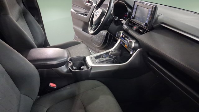 Used 2020 Toyota RAV4 XLE w/ Convenience Package FWD image 13