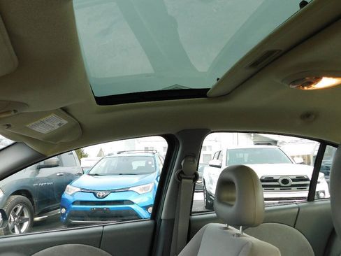 Used 2006 Saturn ION Level 3 w/ Sun & Sound Pkg FWD image 13