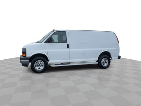 Used 2022 GMC Savana 2500 w/ Driver Convenience Package image 4