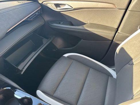 Certified 2025 Buick Envision Sport Touring image 22