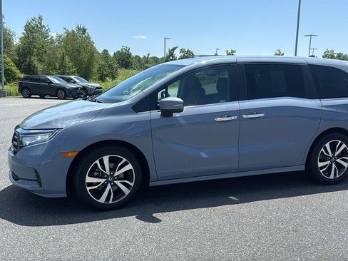 Used 2023 Honda Odyssey Touring image 11