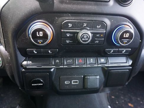 Used 2021 Chevrolet Silverado 1500 LT RWD image 12