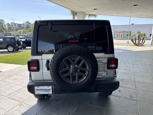 Used 2024 Jeep Wrangler Sport S image 14