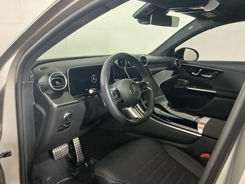 Used 2024 Mercedes-Benz GLC 300 4MATIC image 11