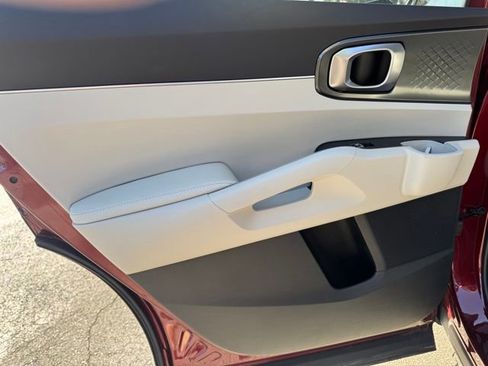 Used 2025 Kia Sorento S w/ Panoramic Sunroof Package image 10