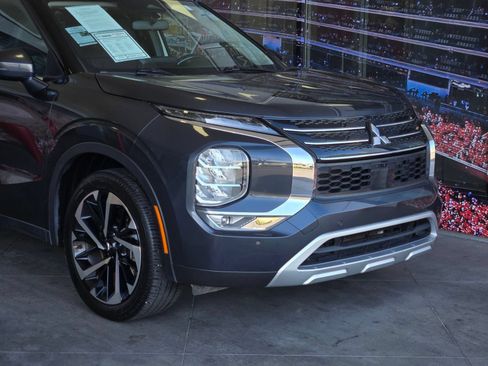 Used 2024 Mitsubishi Outlander SE Black Edition FWD image 2