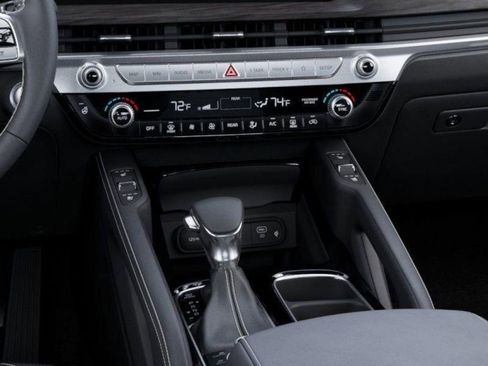 Used 2025 Kia Telluride AWD image 23