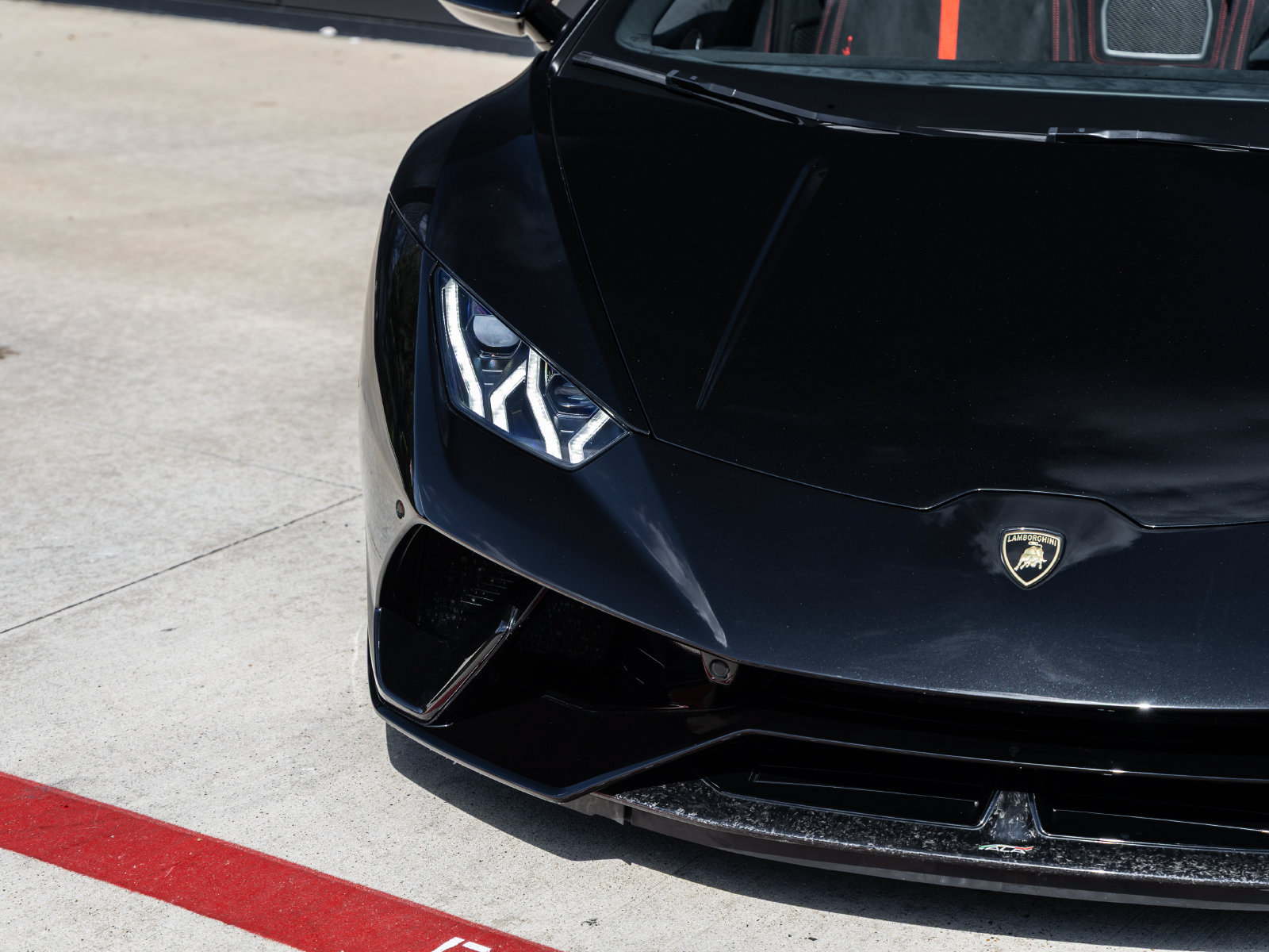 Used 2019 Lamborghini Huracan Performante AWD/4WD image 24