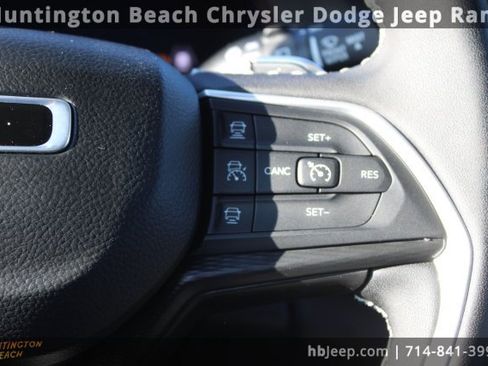 Used 2025 Jeep Grand Cherokee Laredo X image 16