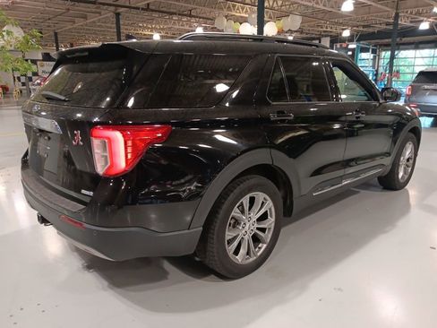 Used 2020 Ford Explorer XLT w/ Equipment Group 202A AWD/4WD image 6