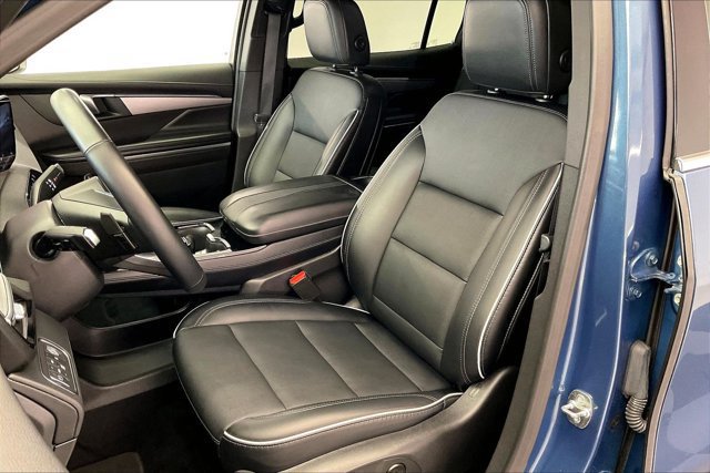 Used 2025 Buick Enclave Preferred AWD/4WD image 17