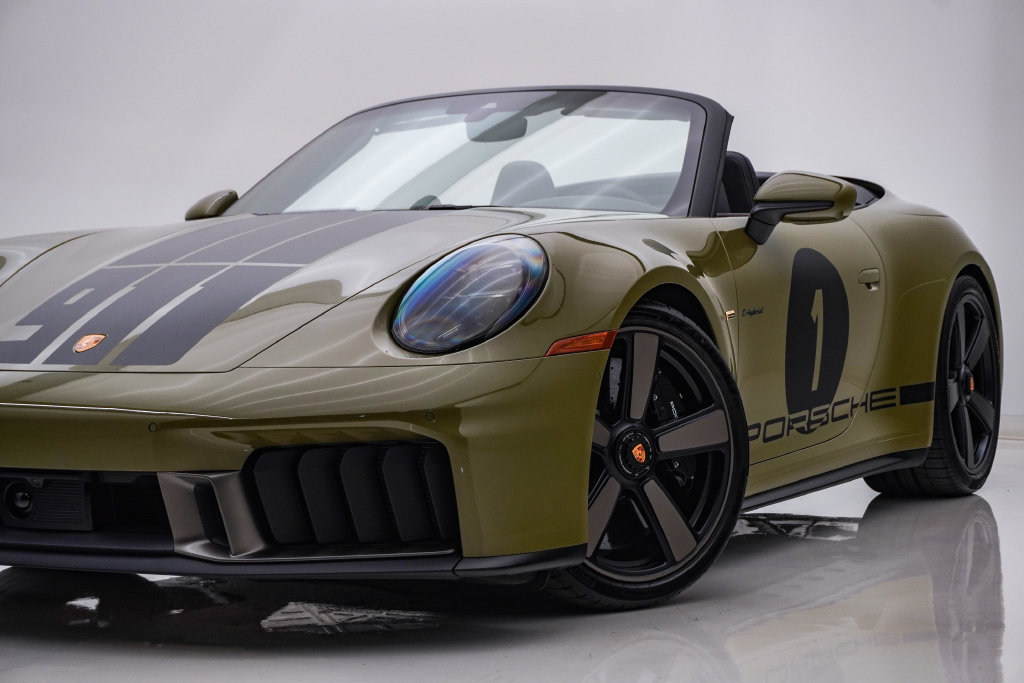 Used 2026 Porsche 911 Carrera 4 GTS AWD/4WD image 2