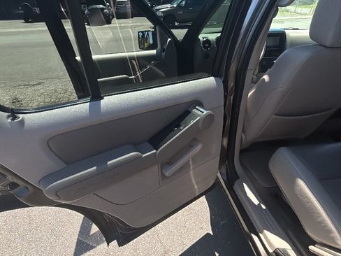 Used 2006 Ford Explorer XLT AWD/4WD image 14