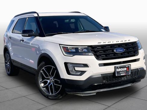 Used 2017 Ford Explorer Sport w/ Equipment Group 401A AWD/4WD image 3