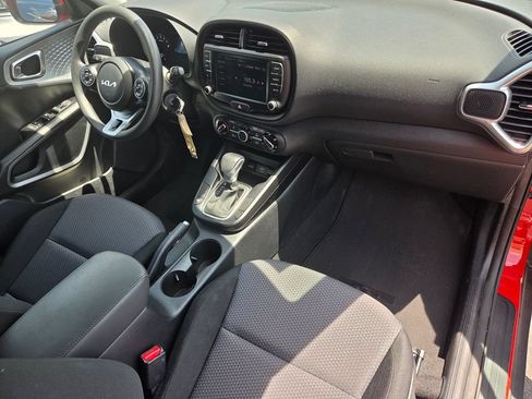 Used 2022 Kia Soul LX FWD image 25