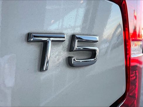 Used 2020 Volvo S60 T5 Momentum image 9