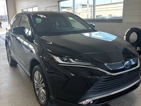 Used 2023 Toyota Venza XLE AWD/4WD image 2