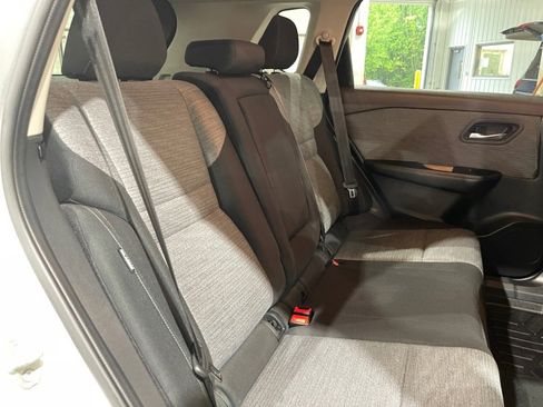 Used 2022 Nissan Rogue SV AWD/4WD image 14