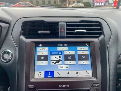 Used 2018 Ford Fusion Titanium image 22