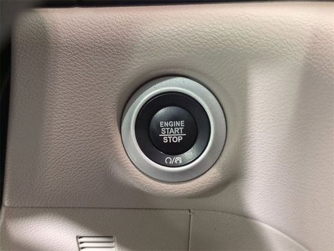 Used 2017 Chrysler Pacifica Touring-L Plus w/ Tire & Wheel Group image 16