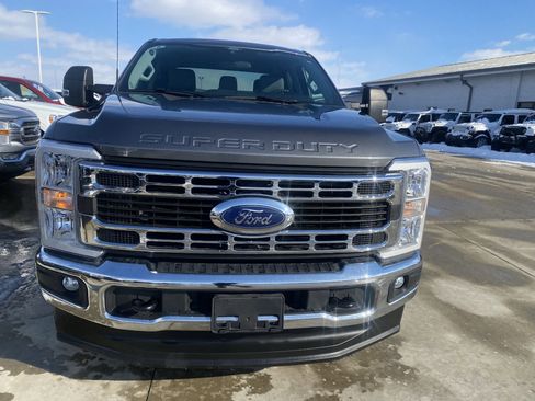 Used 2025 Ford F250 XLT image 2