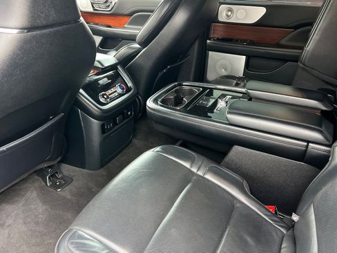 Used 2019 Lincoln Navigator L Reserve image 12