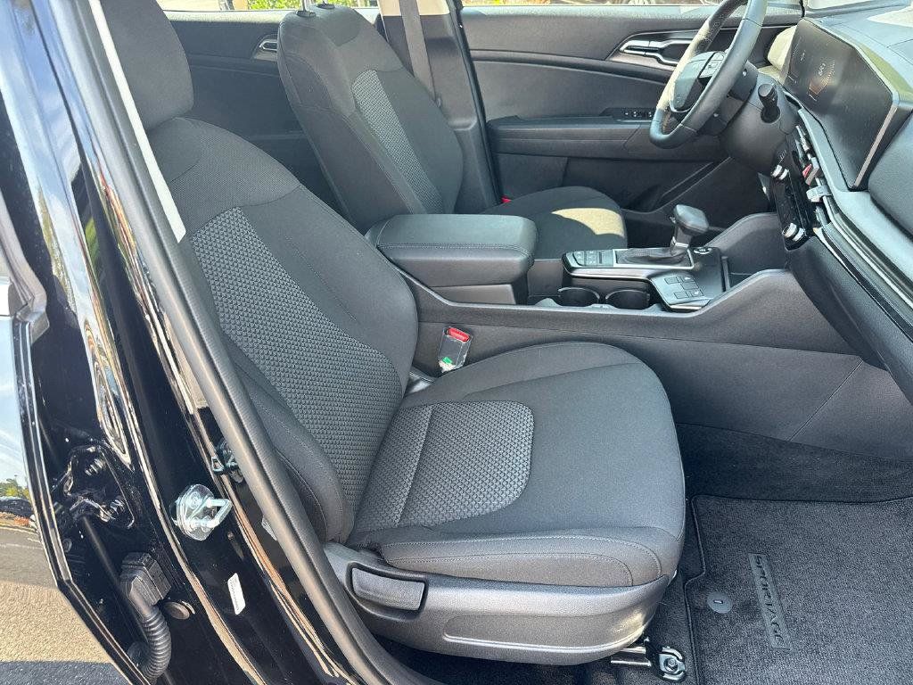Used 2026 Kia Sportage LX w/ LX Convenience Package FWD image 13