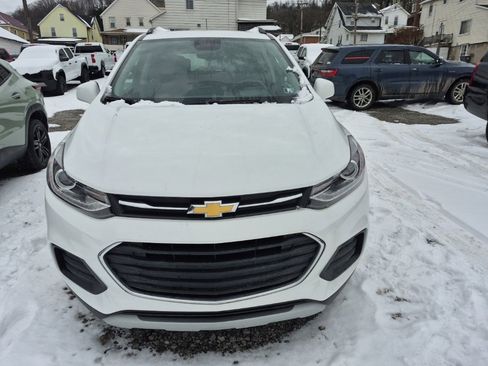 Used 2022 Chevrolet Trax LT w/ LT Convenience Package image 2