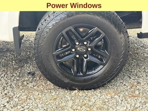 Used 2021 Chevrolet Silverado 1500 Custom Trail Boss AWD/4WD image 9