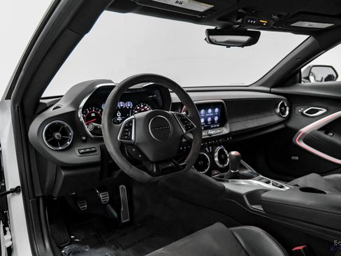 Used 2022 Chevrolet Camaro ZL1 image 32