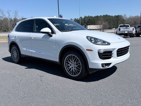 Used 2015 Porsche Cayenne S image 2
